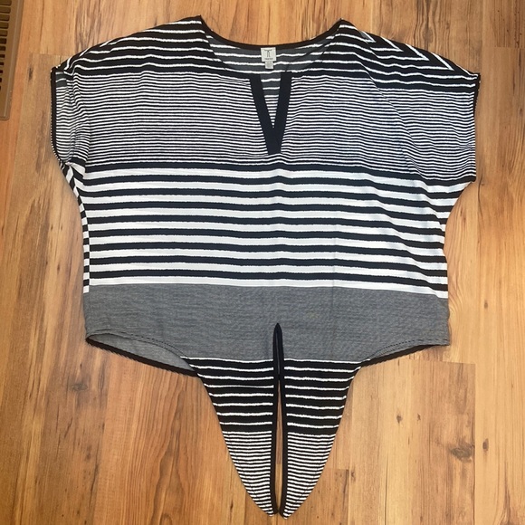 Tristan Top Size Large - Picture 1 of 4